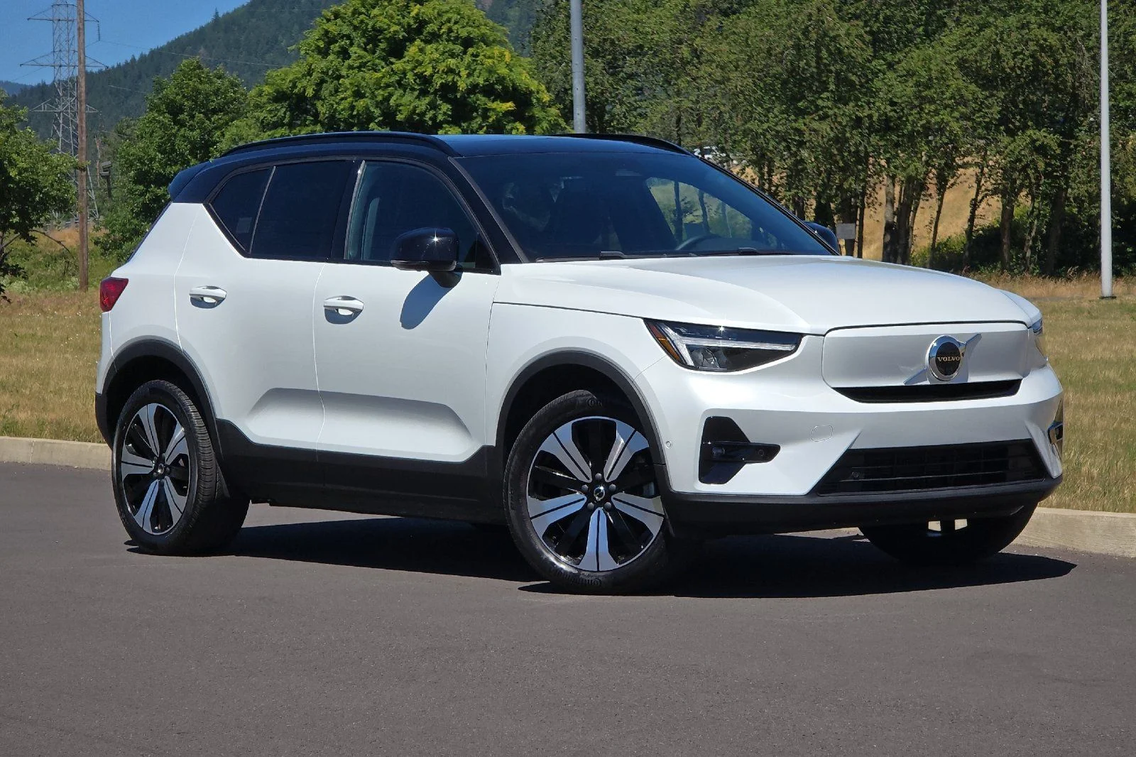 2023 Volvo XC40 P8 Recharge Plus AWD's photo