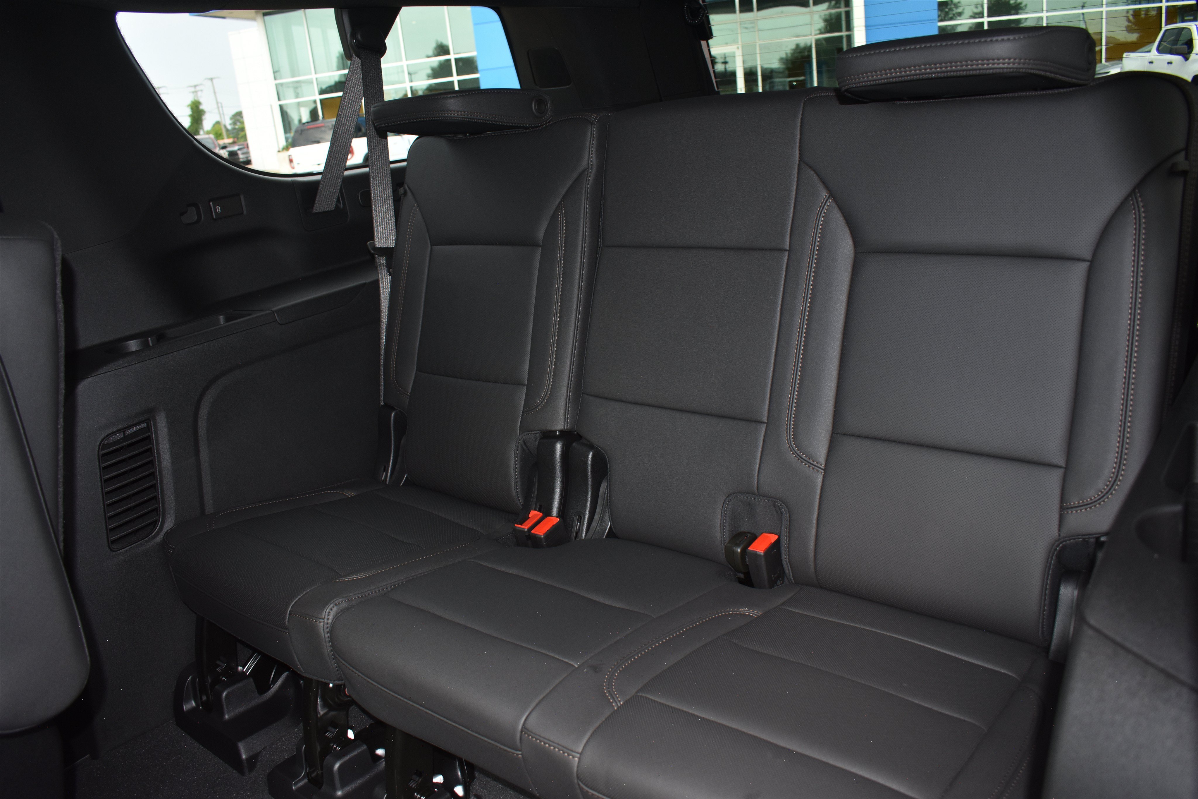 2026 Chevrolet Suburban High Country - Photo 17