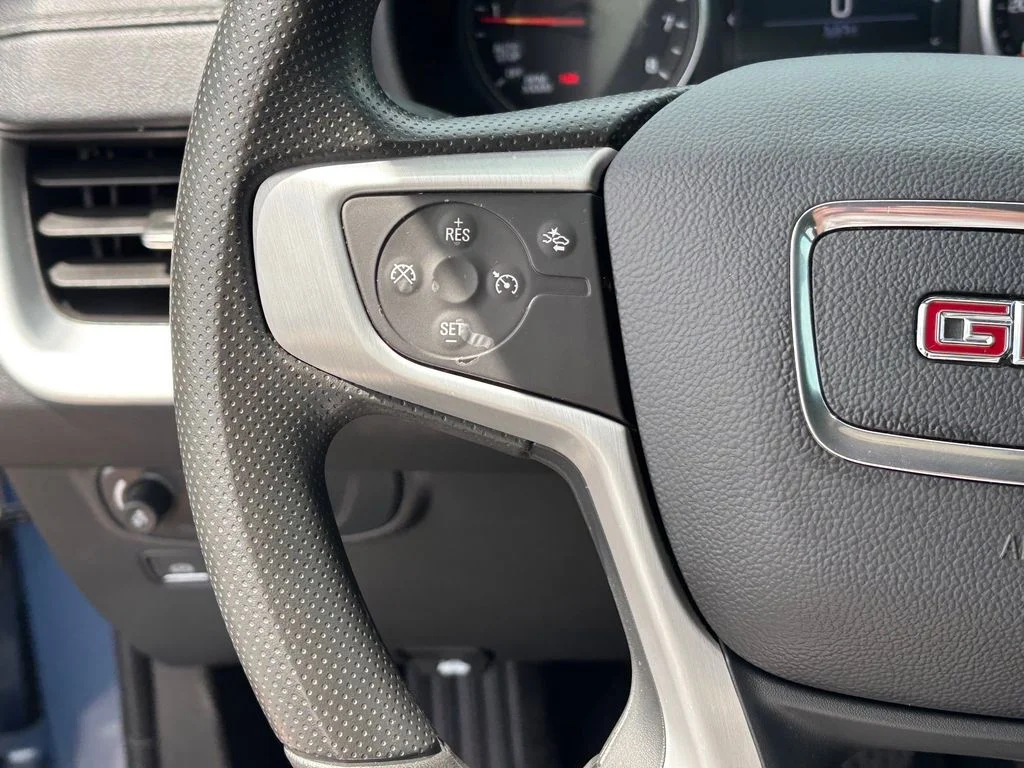 Used 2024  GMC SLE image 18