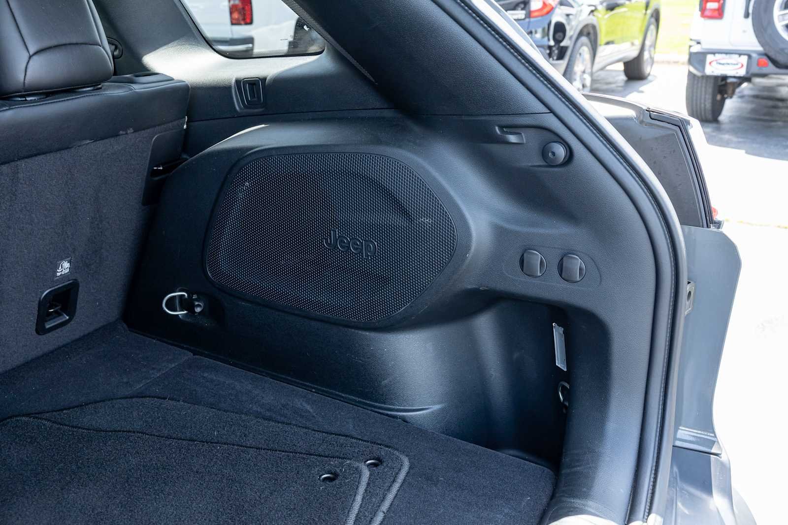 Used 2022 Sting-Gray Clearcoat Jeep Limited image 35