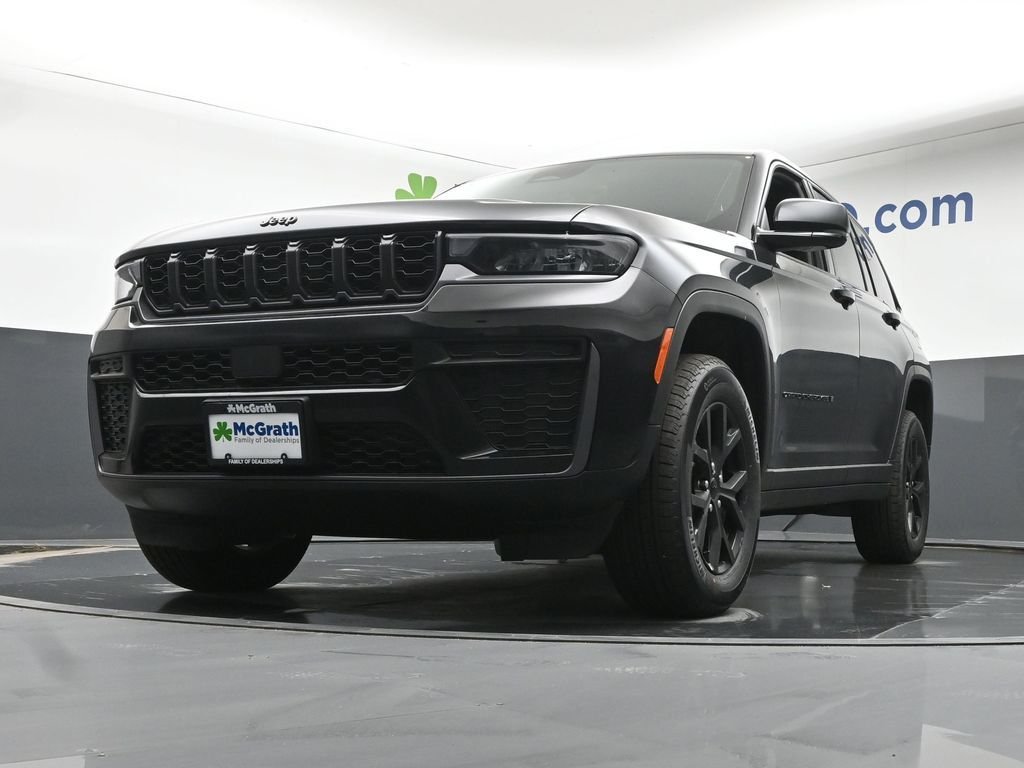 New 2026 Diamond Black Crystal Pearlcoat Jeep Altitude image 7