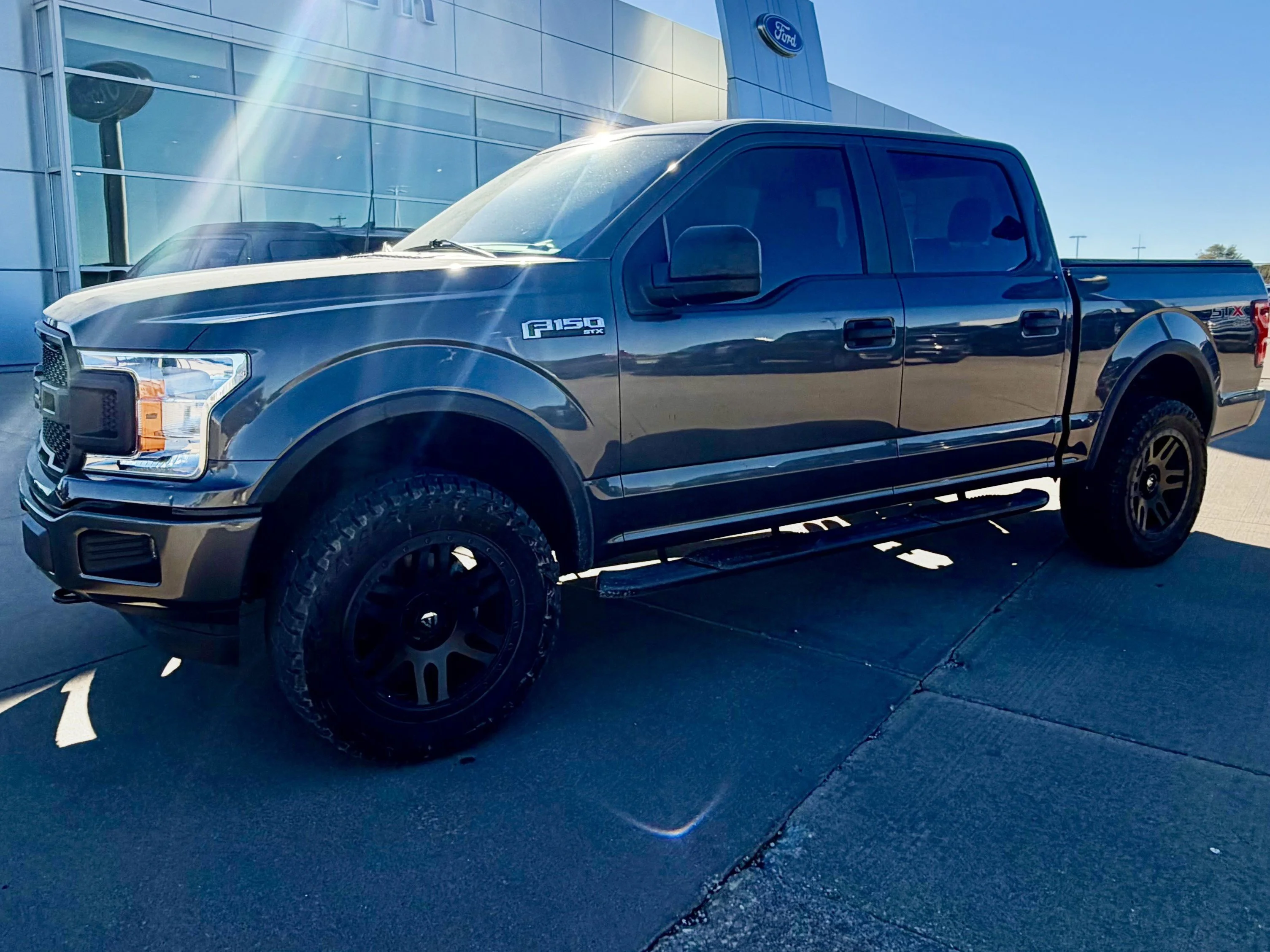 Used 2019 Magnetic Metallic Ford XL image 3