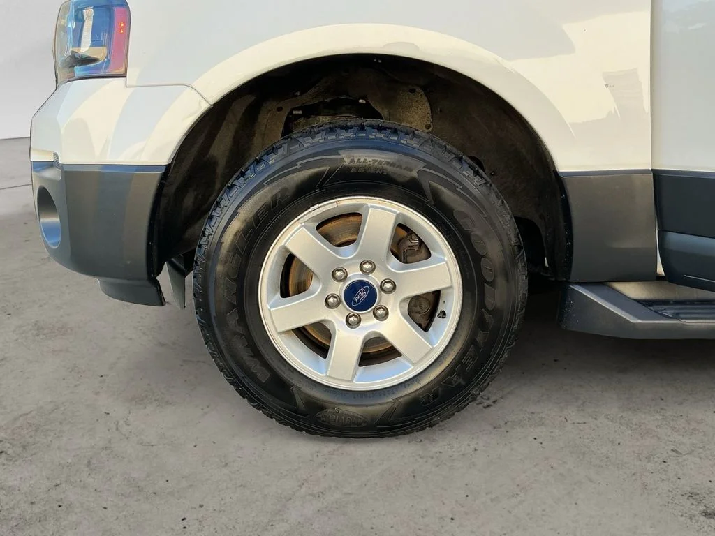 Used 2016 White Ford XL image 9