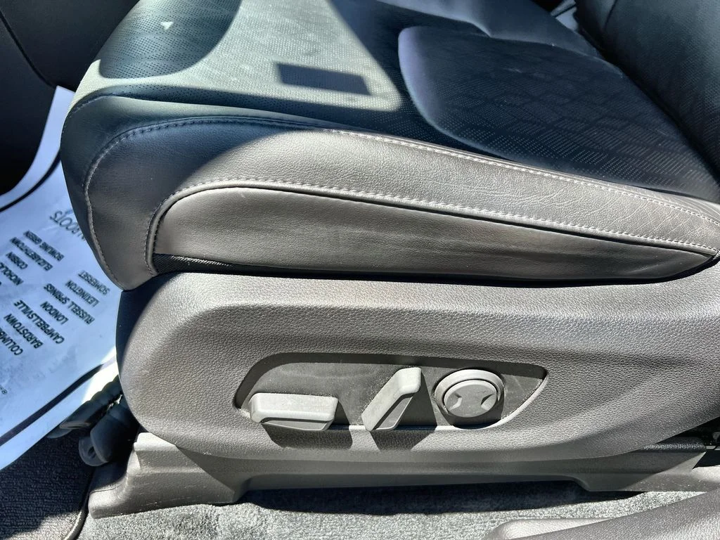 Used 2023 Black Kia LX Seat Package image 12