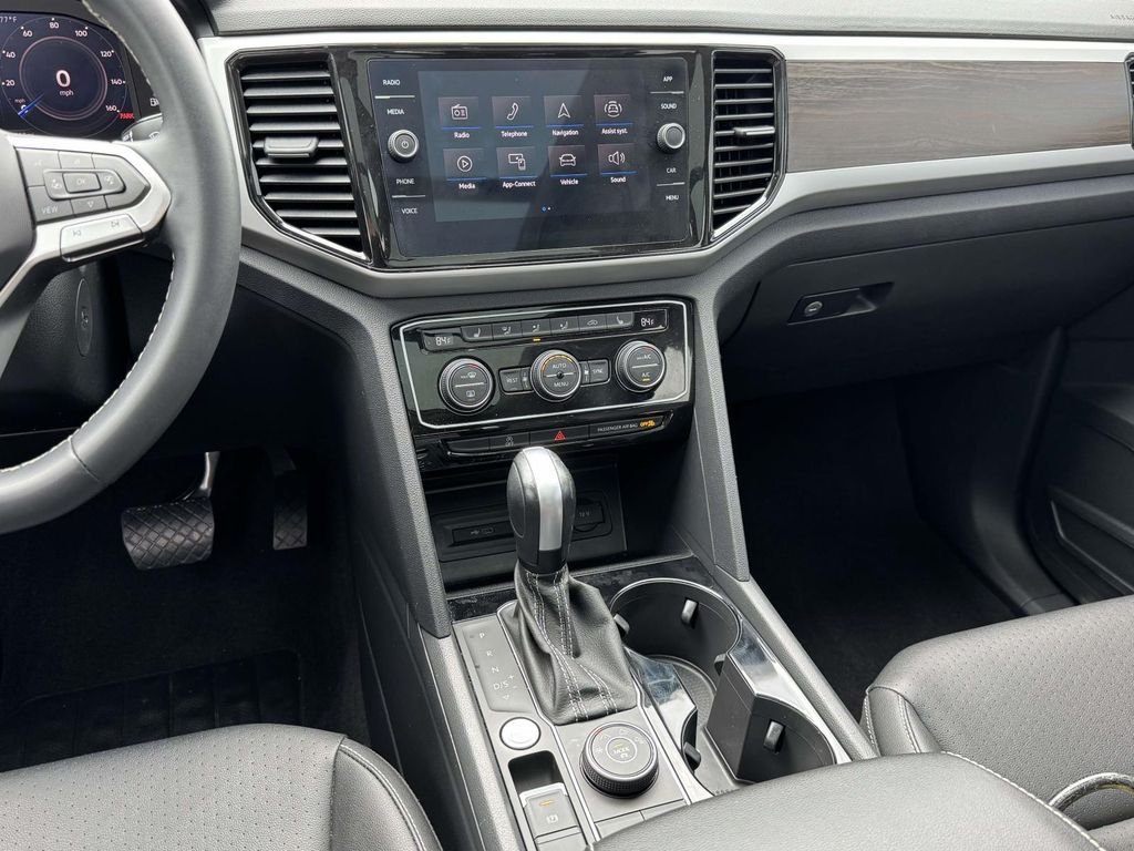 2023 Volkswagen Atlas SE w/Tech - Photo 3