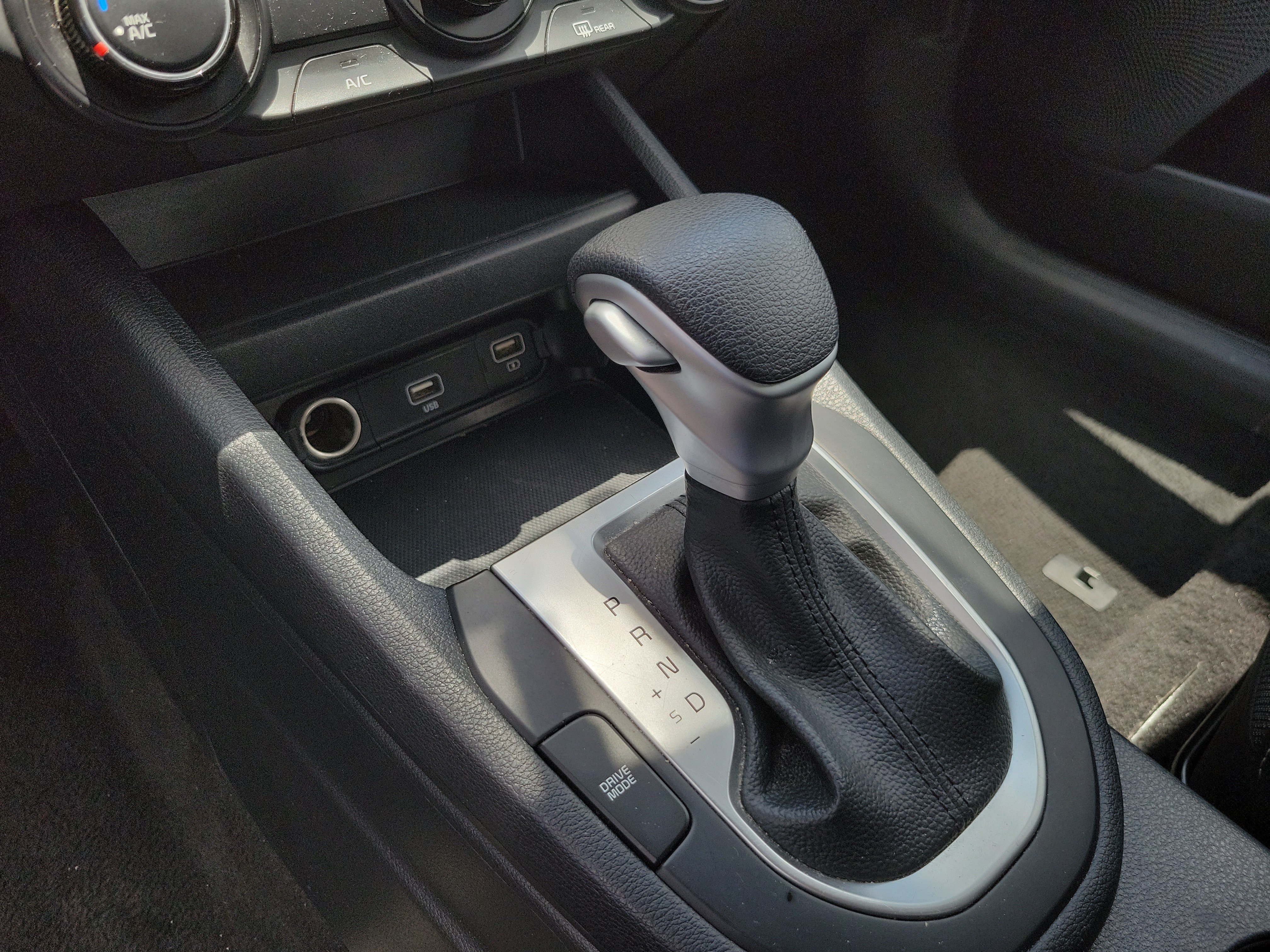 Used 2024 Snow White Pearl Kia LXS image 8