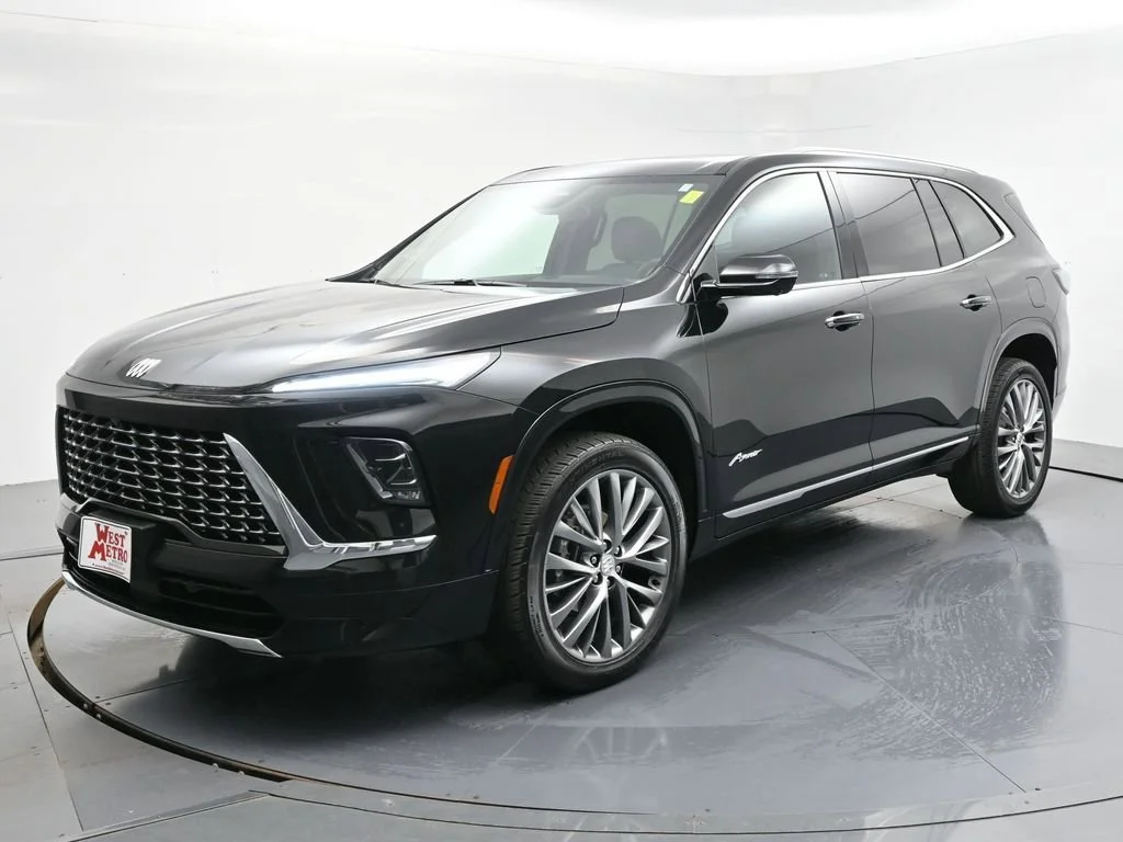 2025 Buick Enclave Avenir AWD's photo