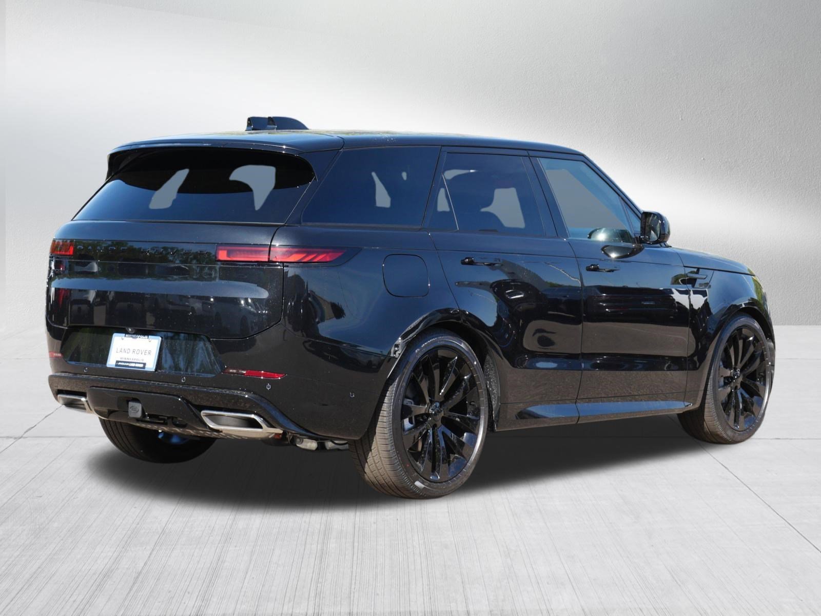 New 2026 Santorini Black Land Rover Dynamic SE image 2