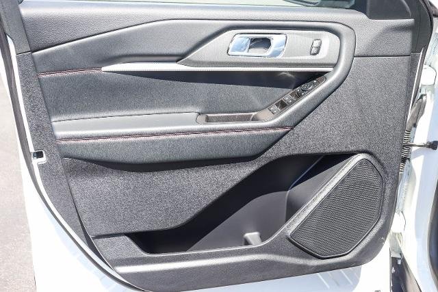 New 2026 Star White Metallic Tri-Coat Ford ST-Line image 46