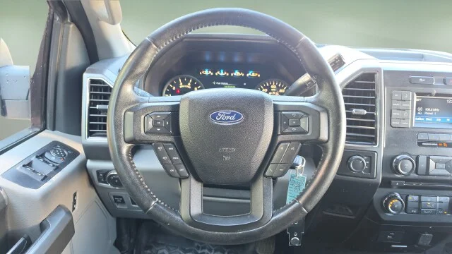 Used 2017 Oxford White Ford XLT image 9