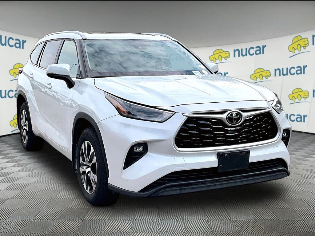 Used 2023 Beige Toyota XLE image 1