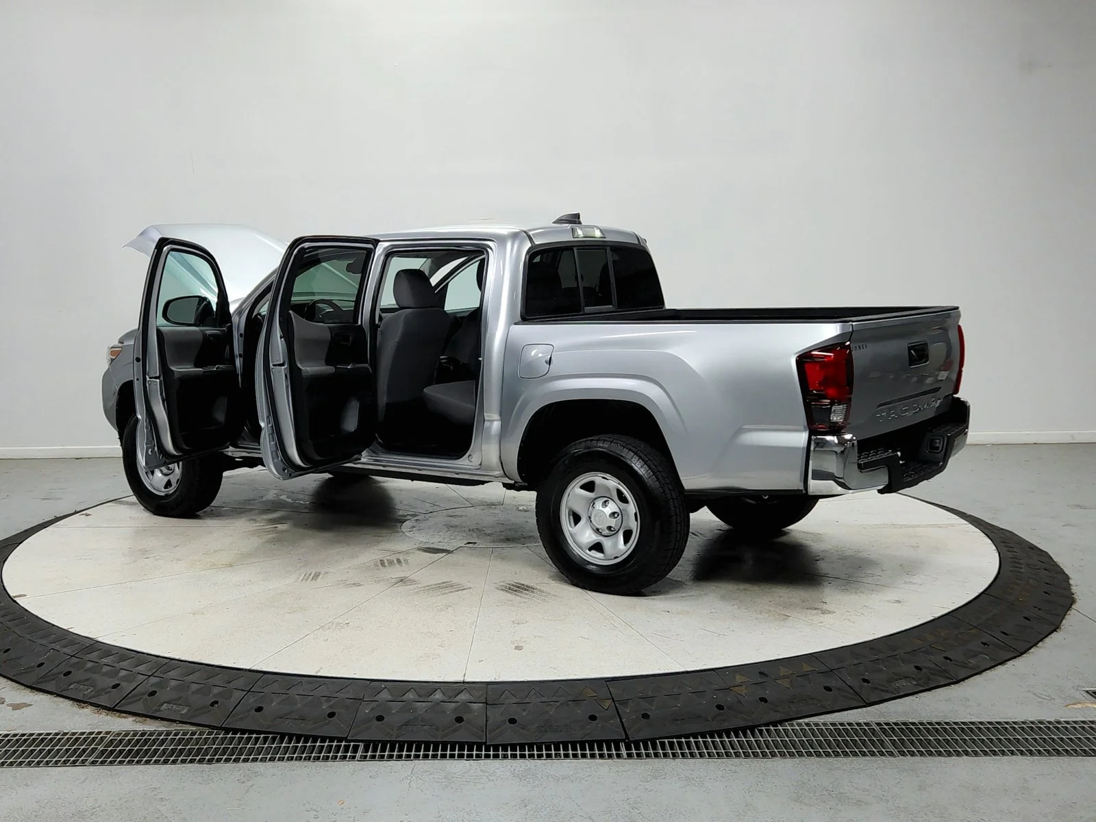 Used 2022 Silver Toyota SR5 image 14