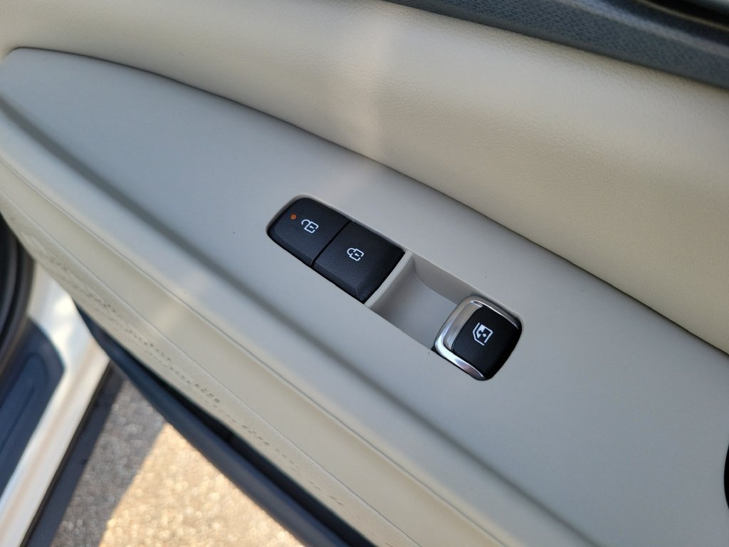New 2026 Snow White Pearl Kia EX image 11