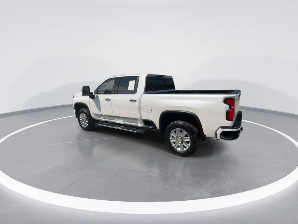 Used 2024 Beige Chevrolet High Country image 6