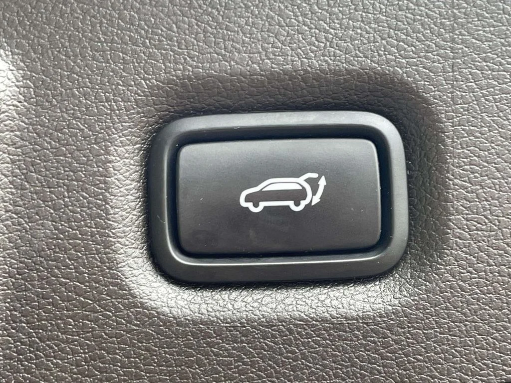 Used 2020 Black Hyundai SEL image 9