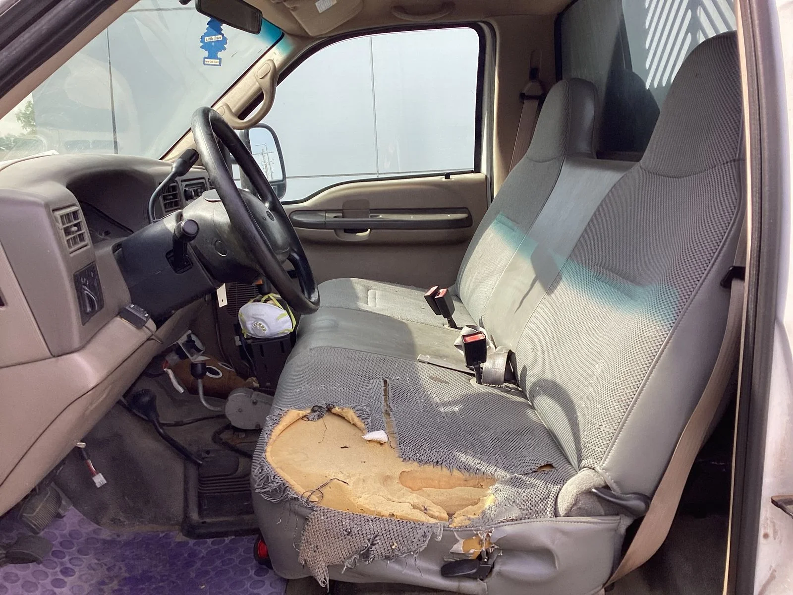Used 2002 White Ford XL image 5