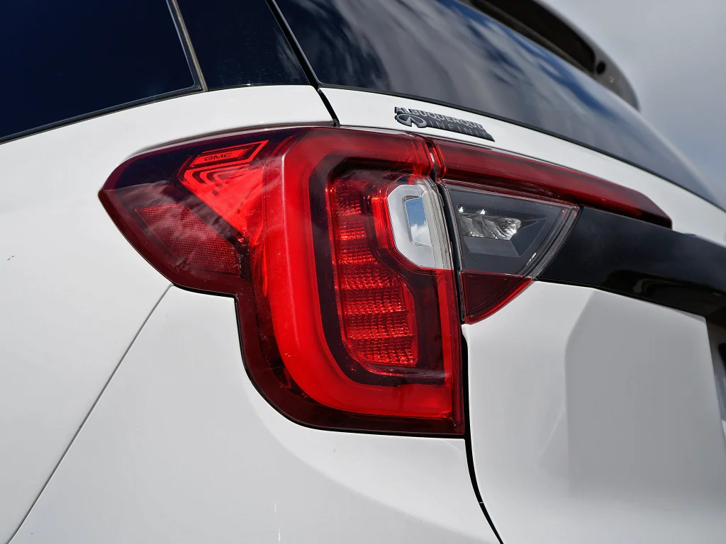 Used 2023 Summit White GMC SLE image 8