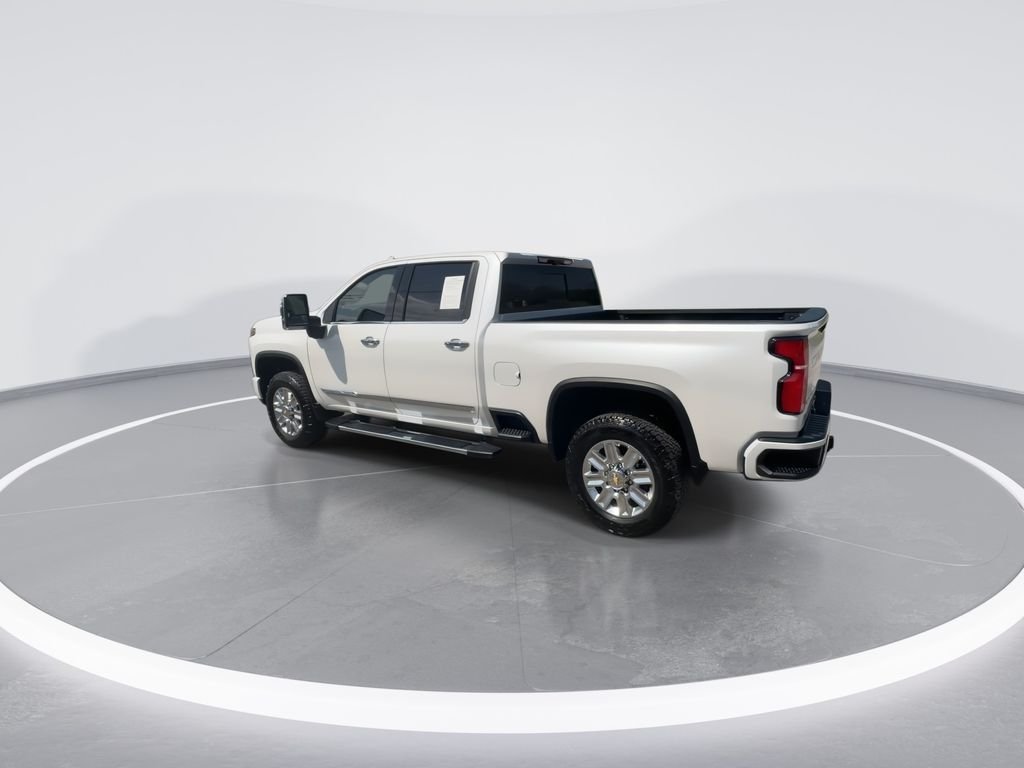 Used 2024 Beige Chevrolet High Country image 6