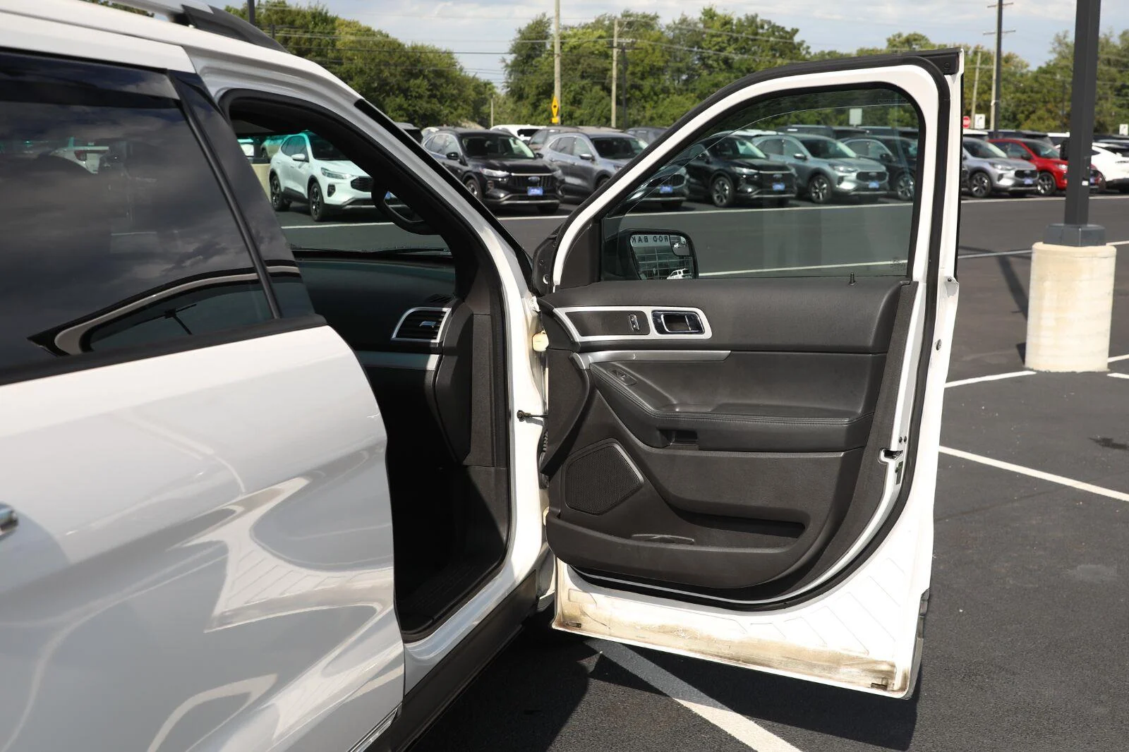 Used 2013 White Platinum Metallic Tri-Coat Ford XLT image 31