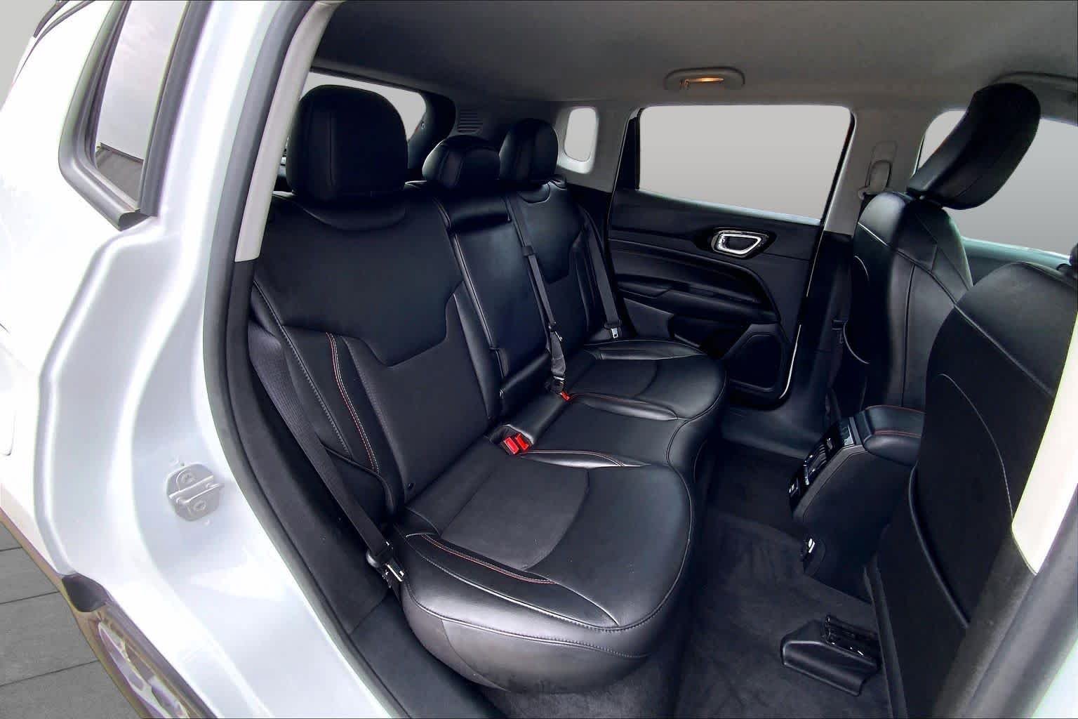 Used 2022 Bright White Clearcoat Jeep Trailhawk image 20