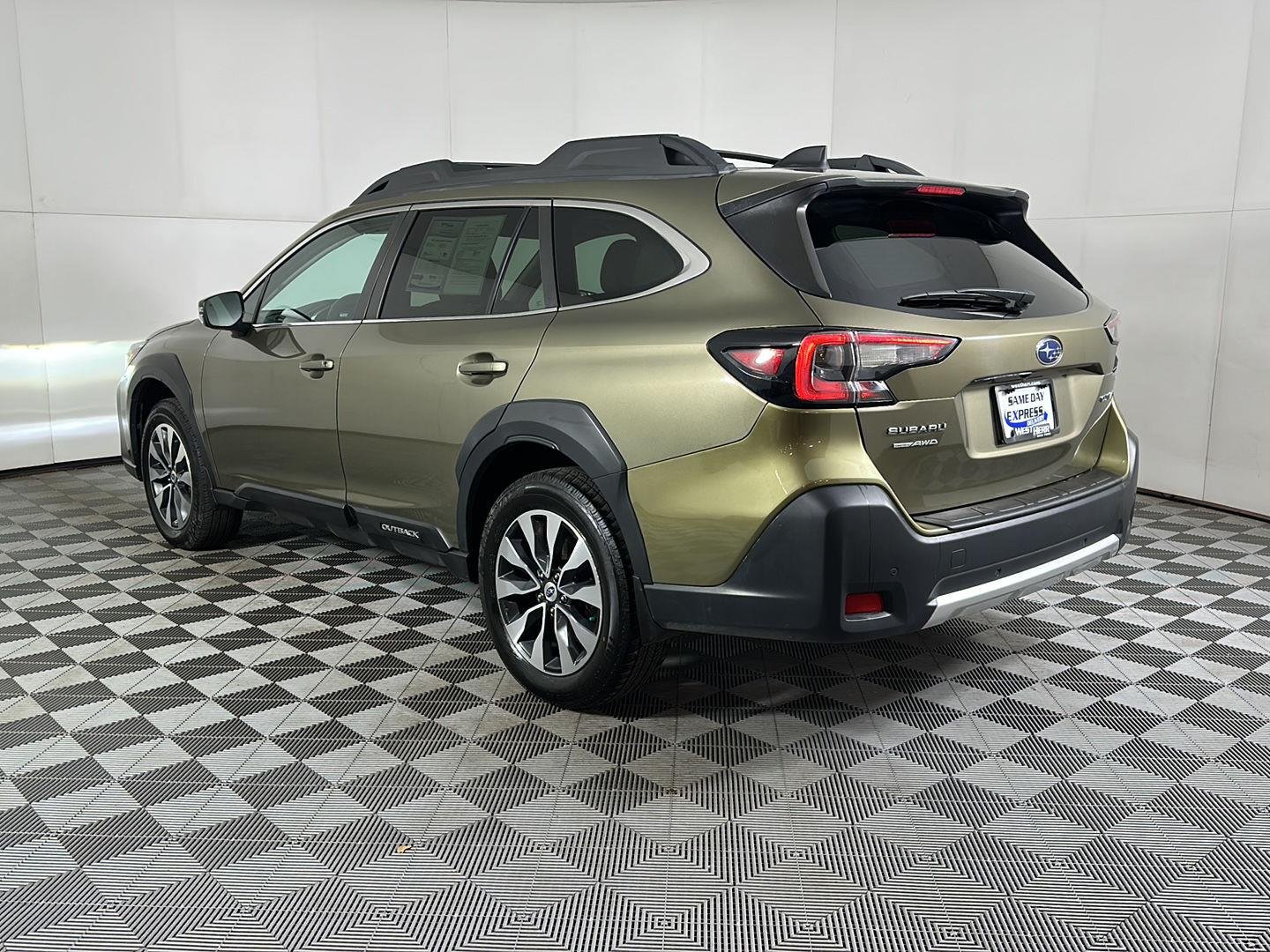 Used 2023 Autumn Green Metallic Subaru Limited image 18