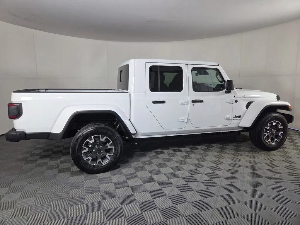New 2026 Bright White Clear-Coat Exterior Paint Jeep Sahara image 4