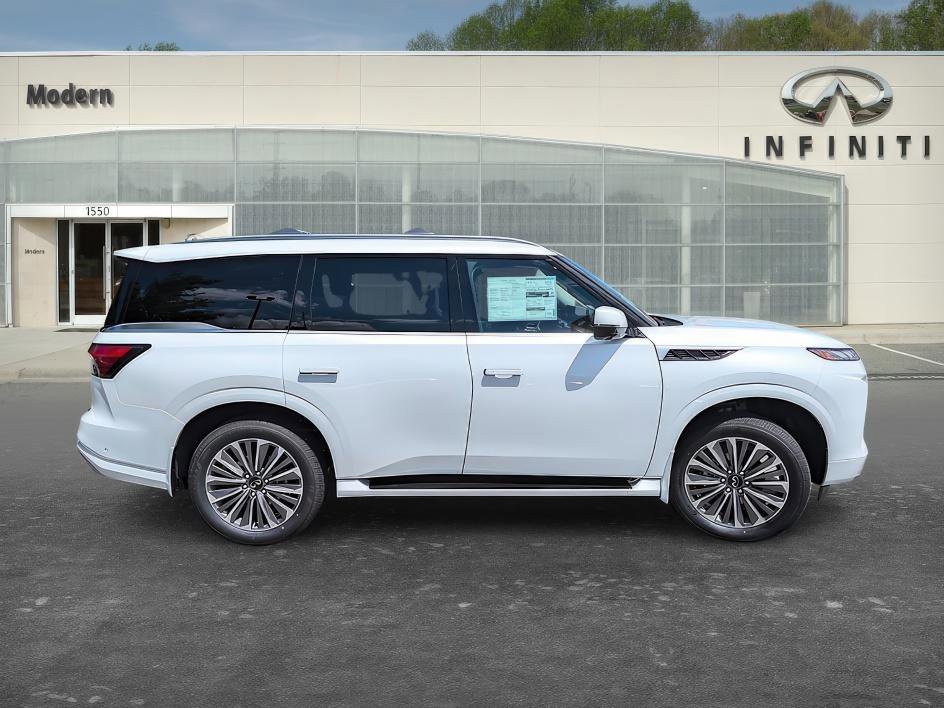 New 2026 Radiant White INFINITI LUXE image 4