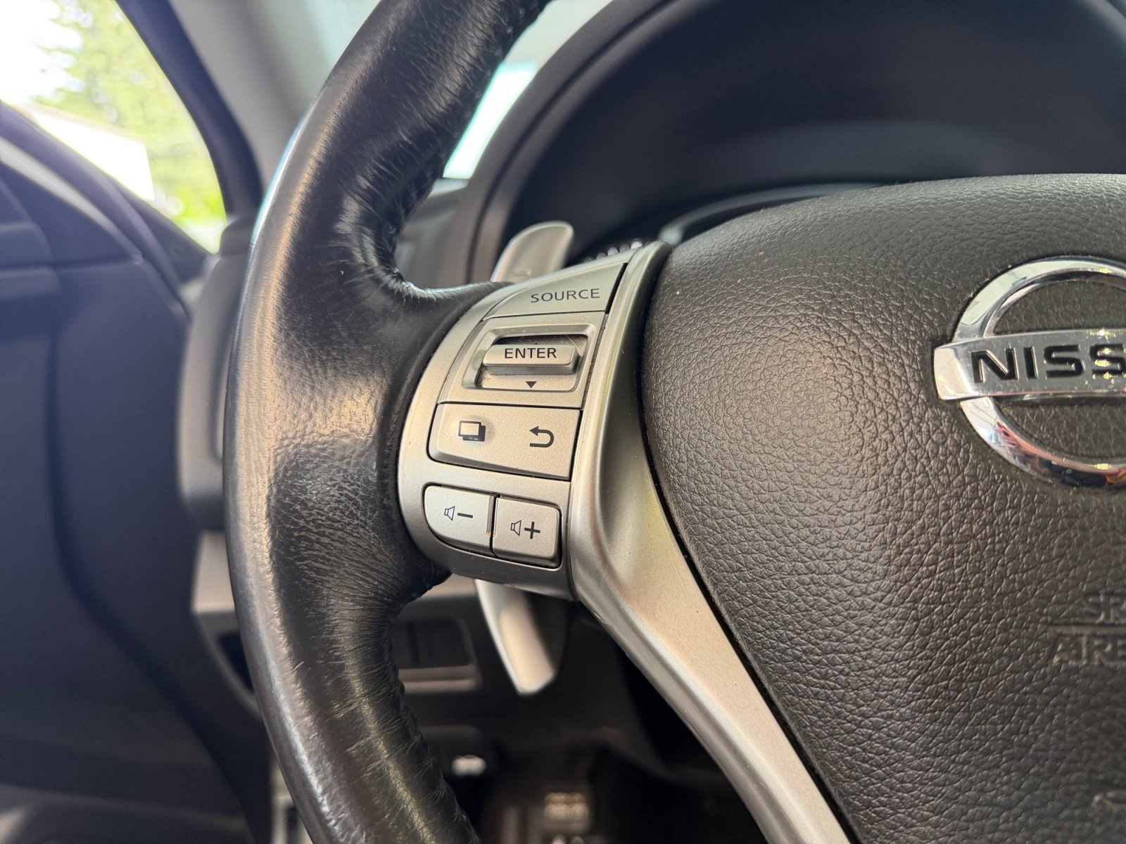 Used 2018 Pearl White Nissan 2.5 SR image 11