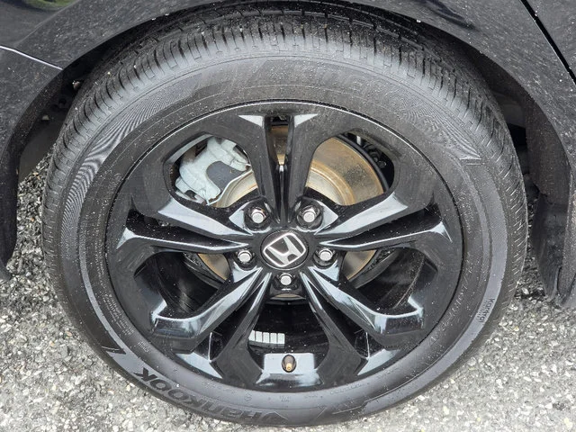 Used 2025 Crystal Black Pearl Honda SE image 13