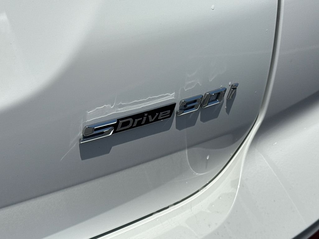Used 2024 White BMW sDrive30i image 10