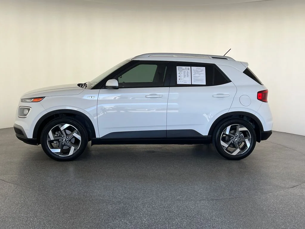 Used 2023 White Hyundai SEL image 7
