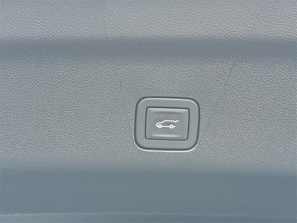 2026 GMC YUKON XL - Image 35