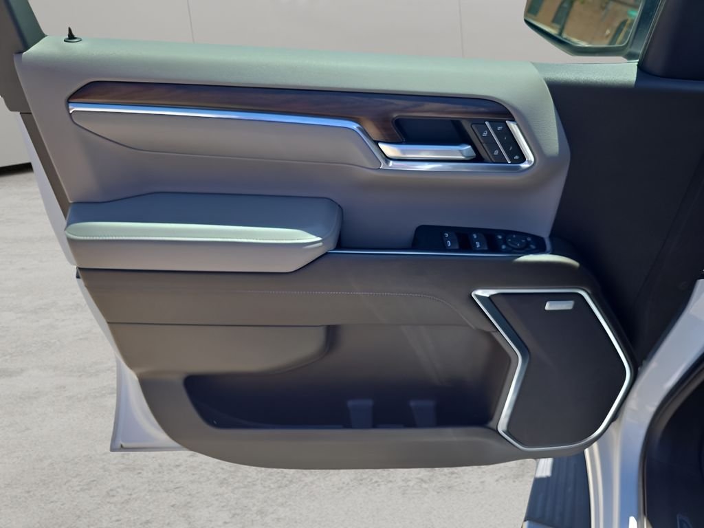 Used 2022  GMC SLT image 27
