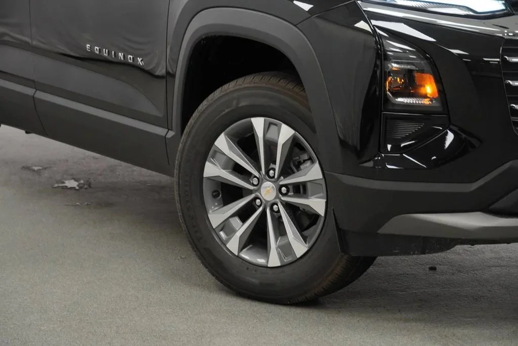 New 2027 Mosaic Black Metallic Chevrolet LT image 25