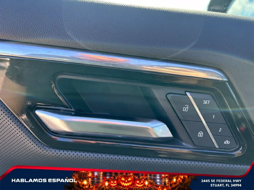 Used 2025 Onyx Black GMC Extended Range Denali image 13