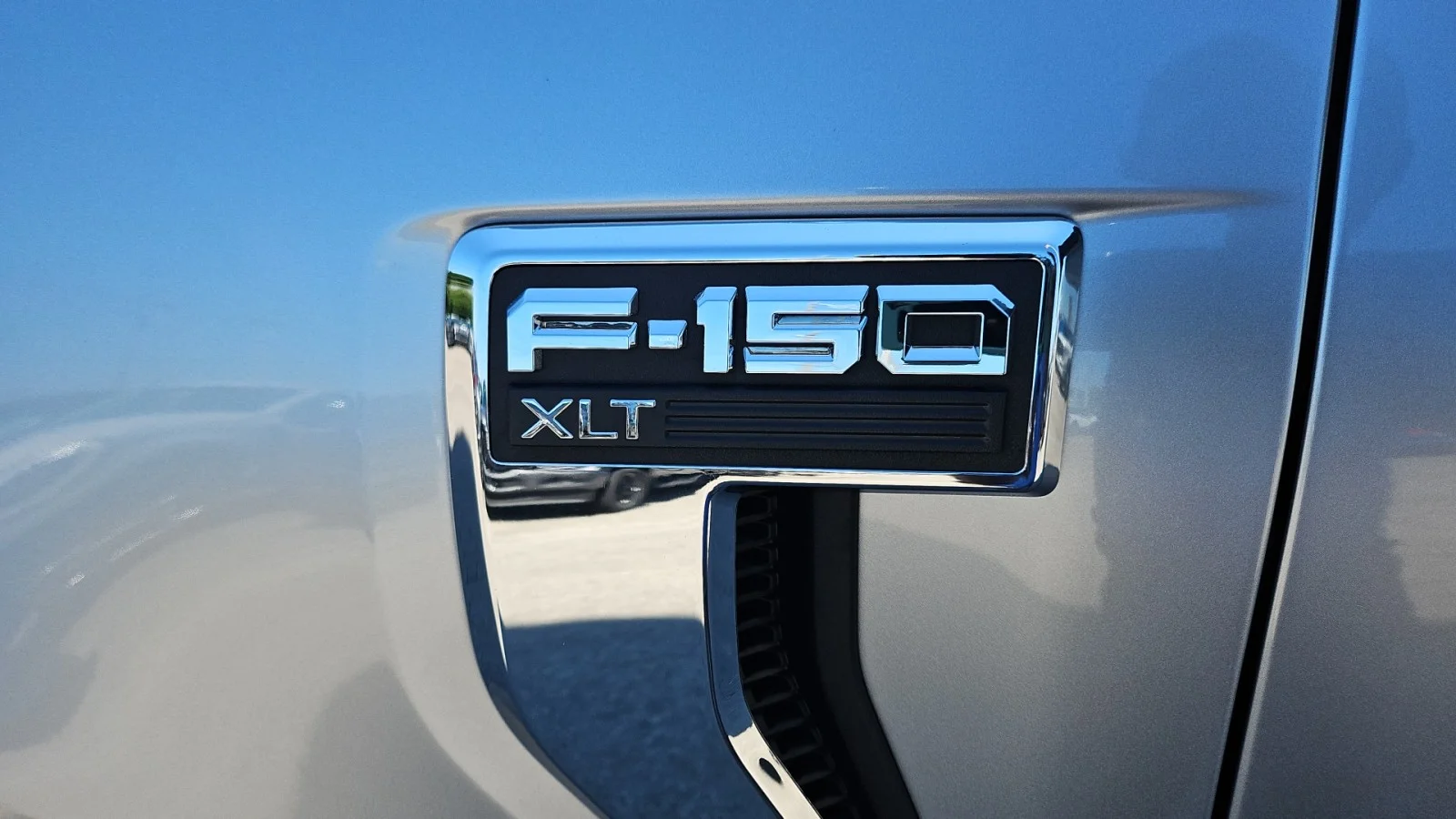 Used 2023 Silver Ford XLT image 10