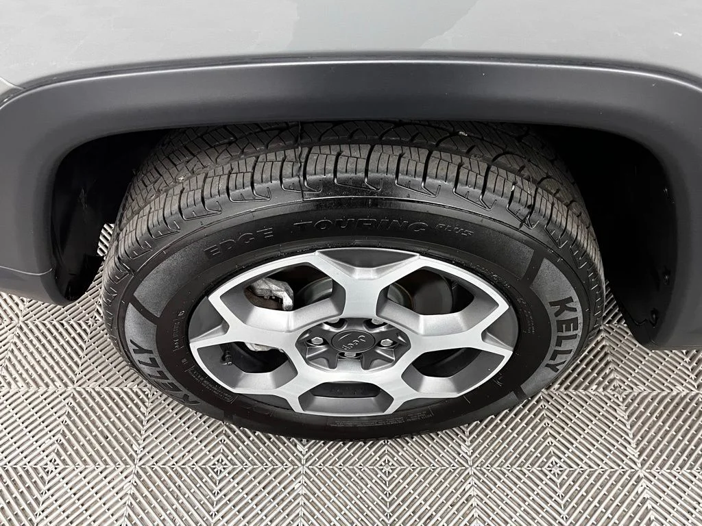Used 2022 Gray Jeep Trailhawk image 15