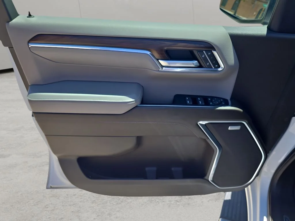 Used 2022  GMC SLT image 27