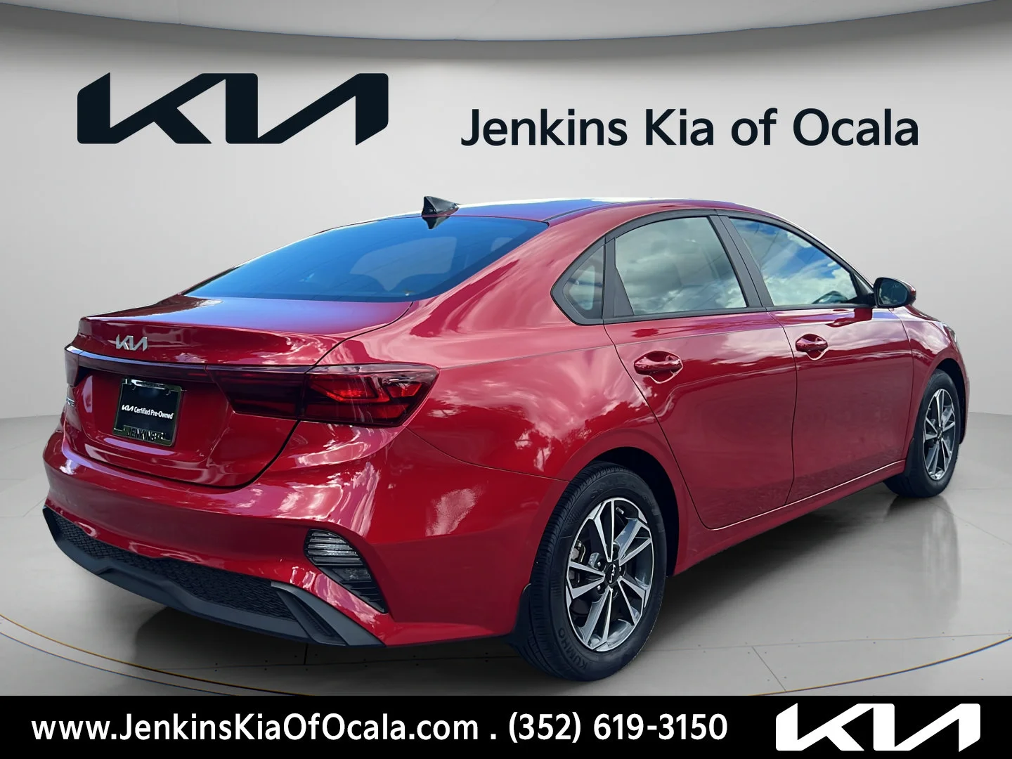 Used 2024 Currant Red Kia LXS image 3