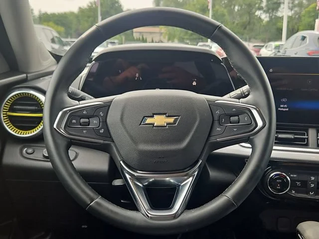 Used 2024 Summit White Chevrolet LT image 15