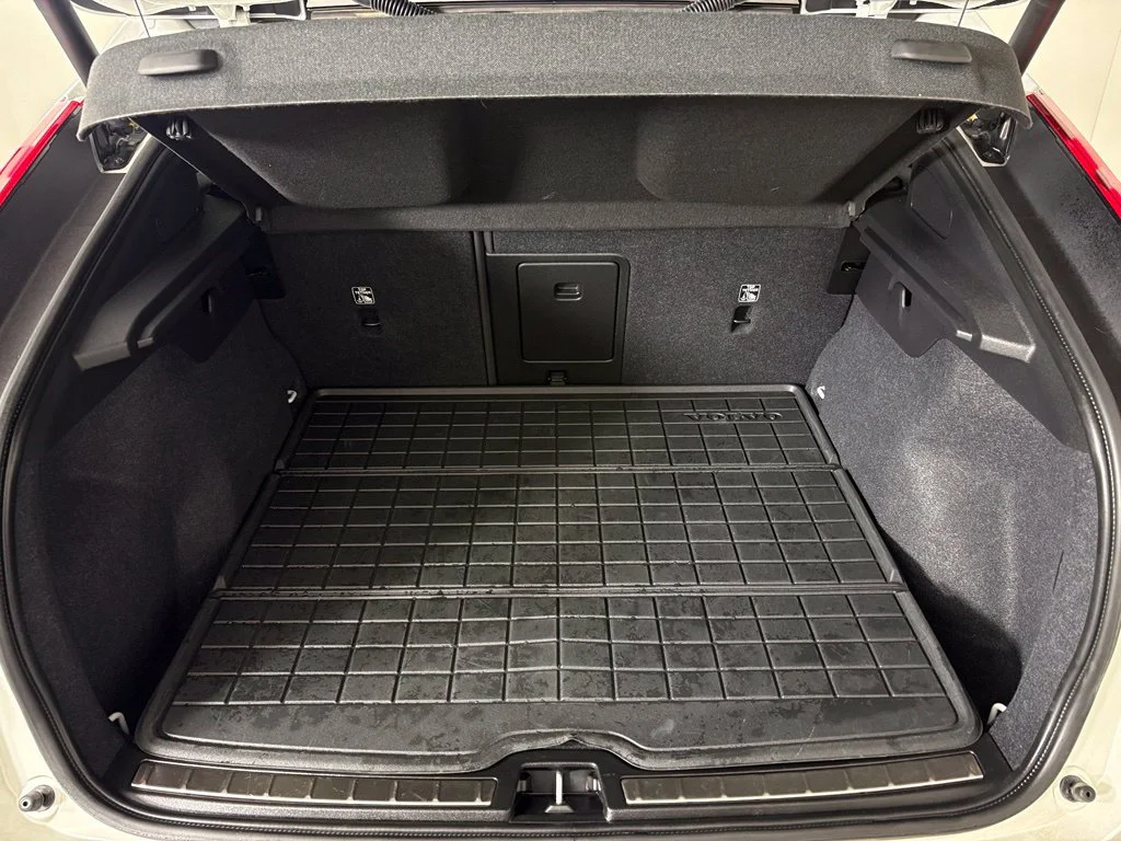 Used 2023 White Volvo Ultimate image 34
