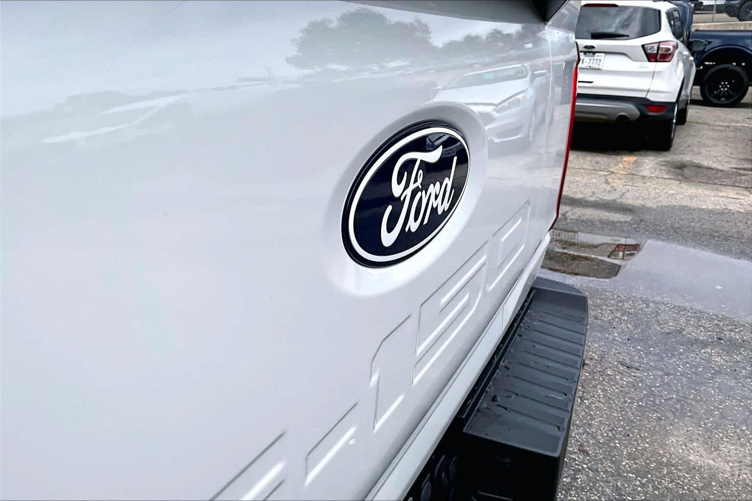 Used 2025 Star White Metallic Tri-Coat/Marsh Gray Ford King Ranch image 31