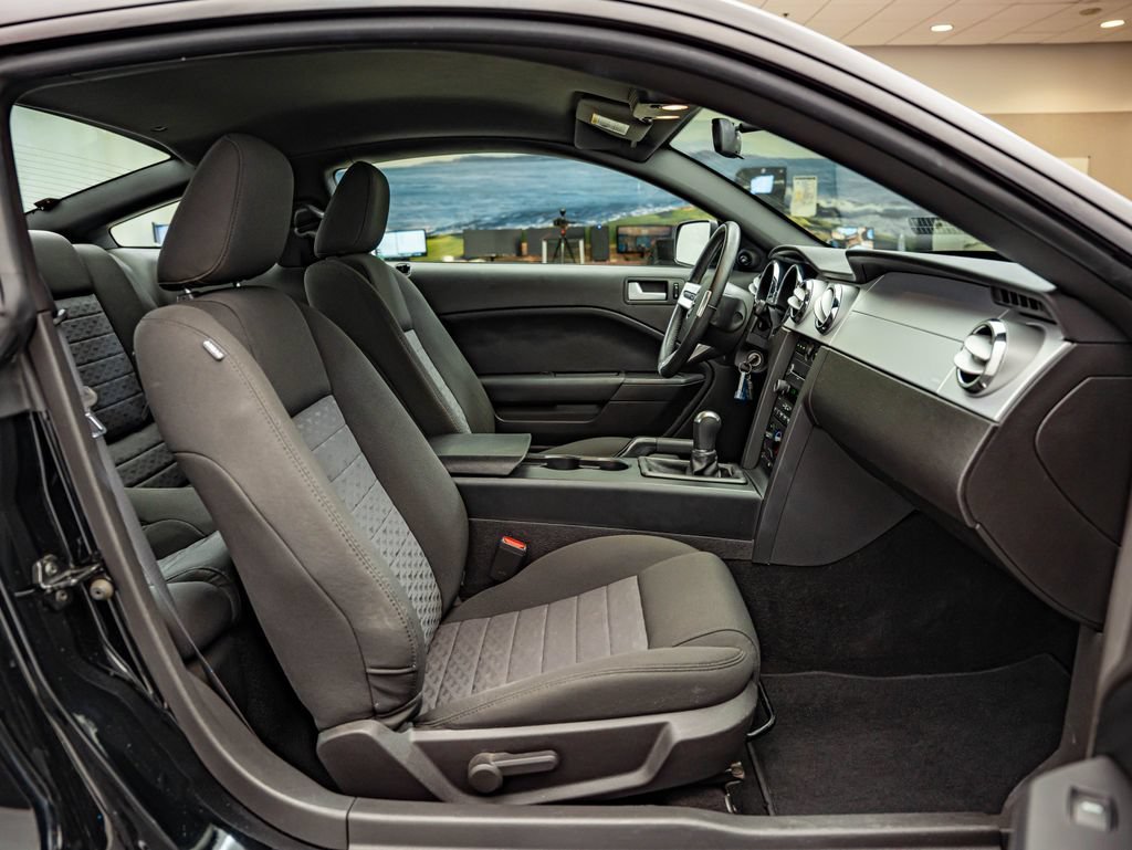 Used 2008 Black Ford GT Deluxe image 36