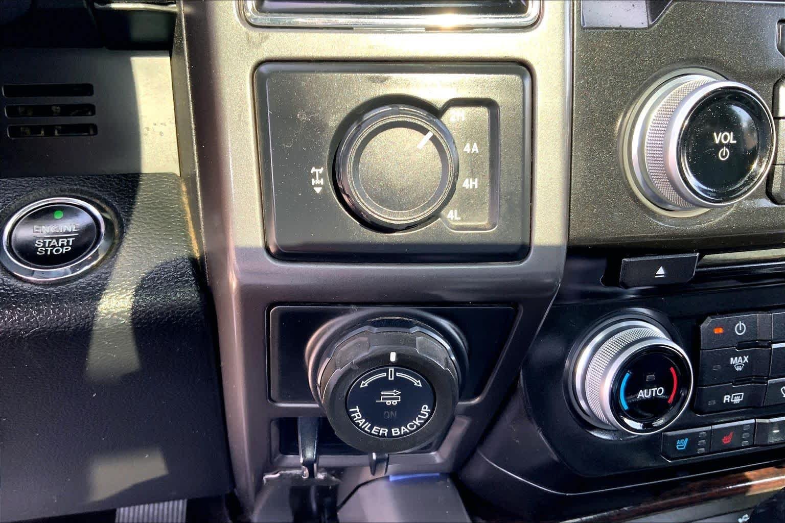 Used 2015 White Platinum Metallic Tri-Coat Ford Platinum image 30