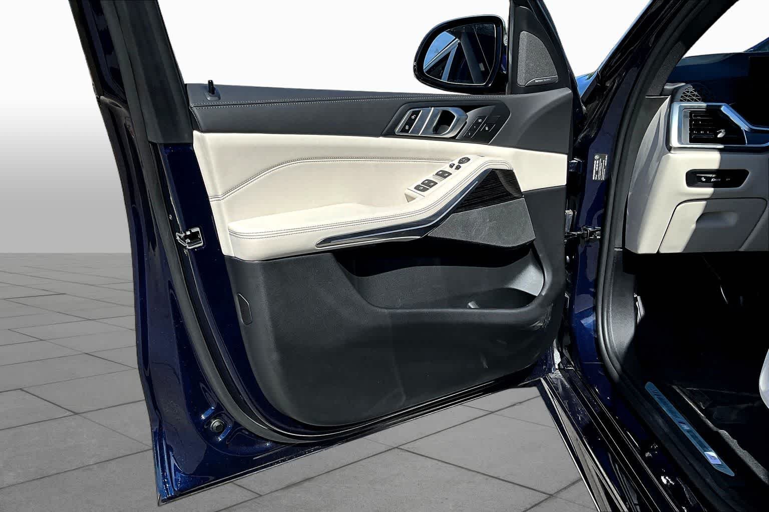 Used 2026 Tanzanite Blue II Metallic BMW sDrive40i image 20