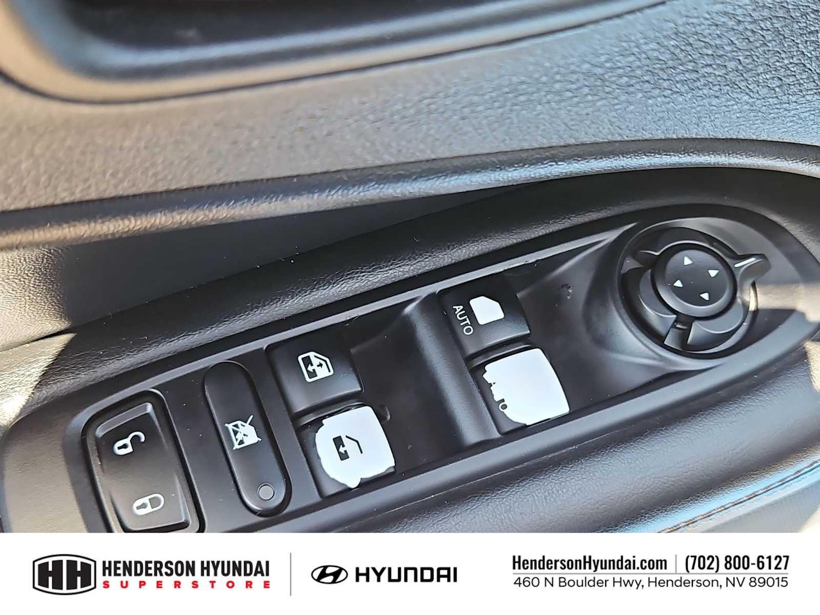 Used 2020 Laser Blue Pearlcoat Jeep Latitude image 17