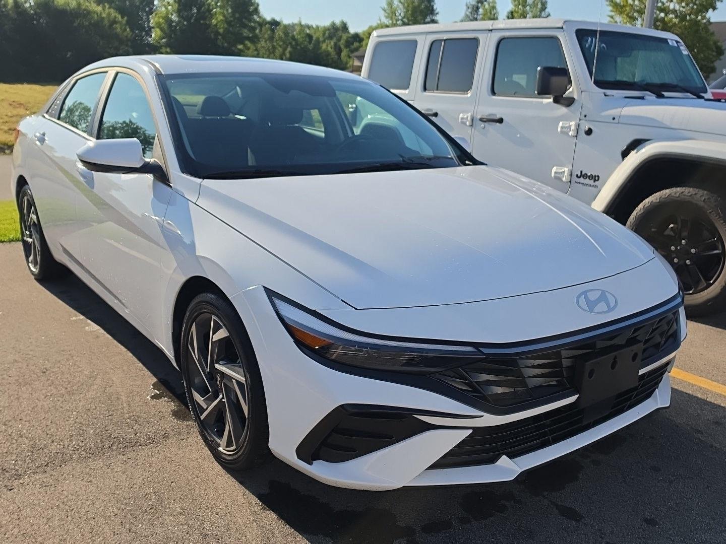 Used 2025 Serenity White Hyundai SEL Convenience image 2