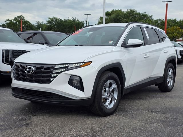 Used 2023 White Hyundai SEL image 2