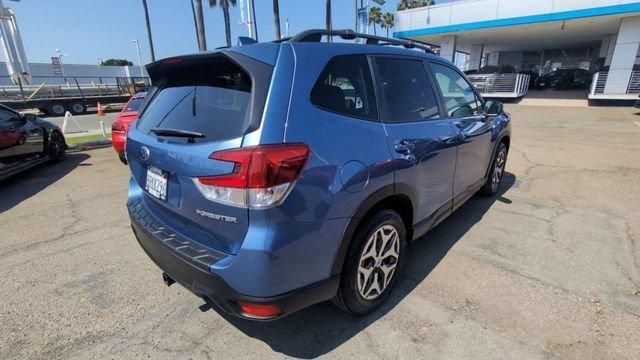 Used 2020 Blue Subaru Premium image 8