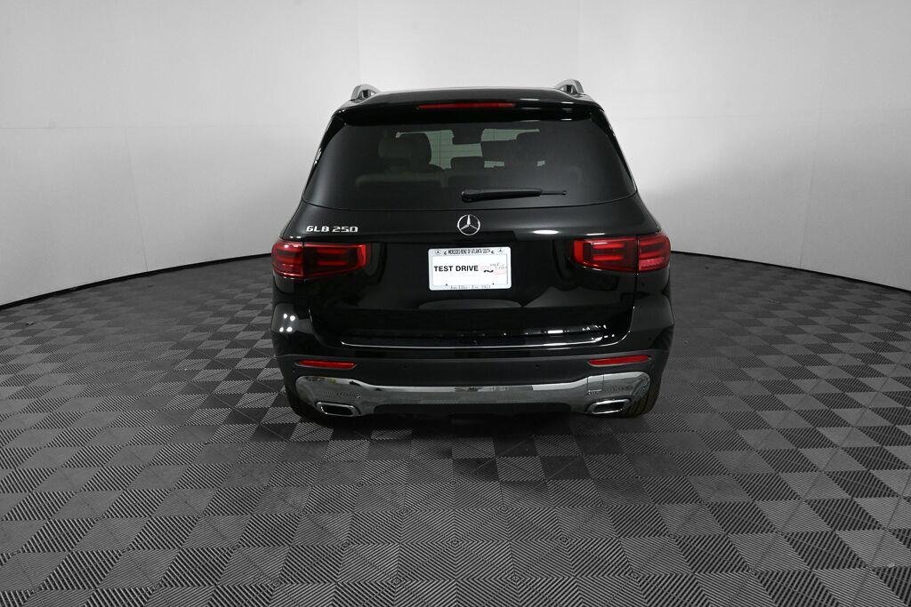 Used 2026 Night Black Mercedes-Benz GLB 250 image 29